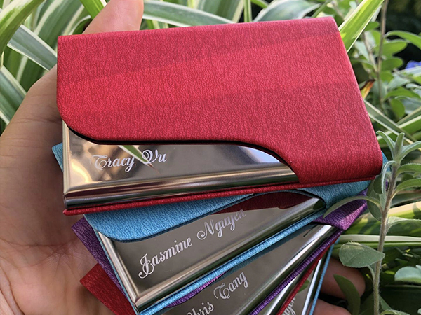 Hộp đựng name card khắc logo